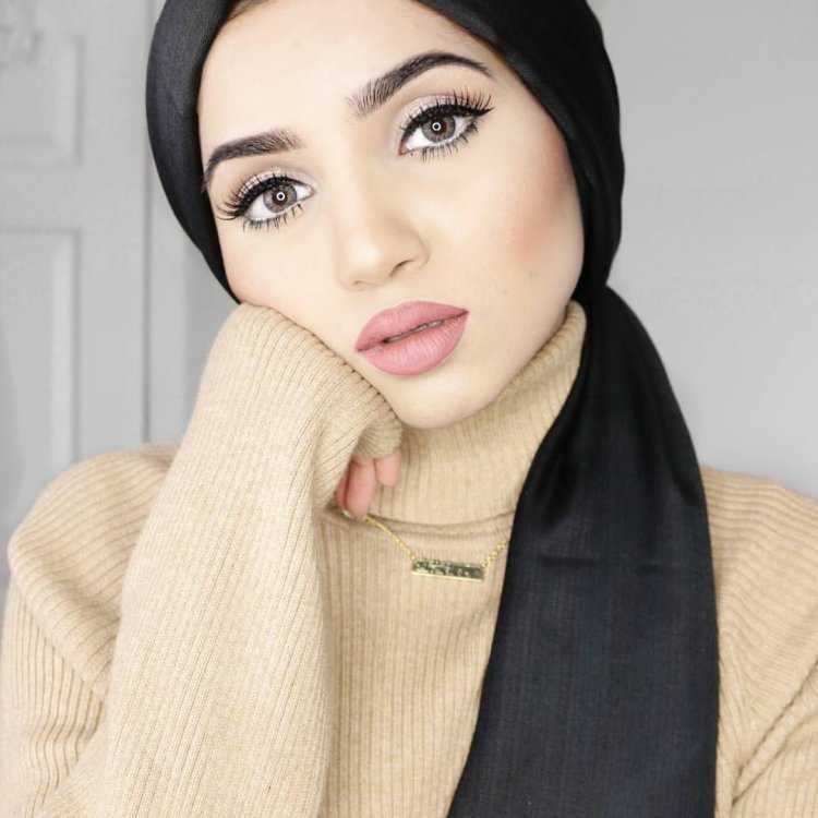 Азербайджанка в хиджабе