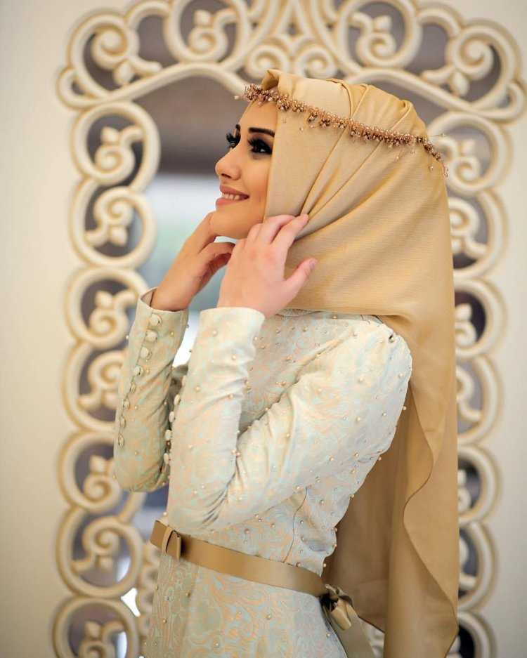 Девушка в зеленом хиджабе