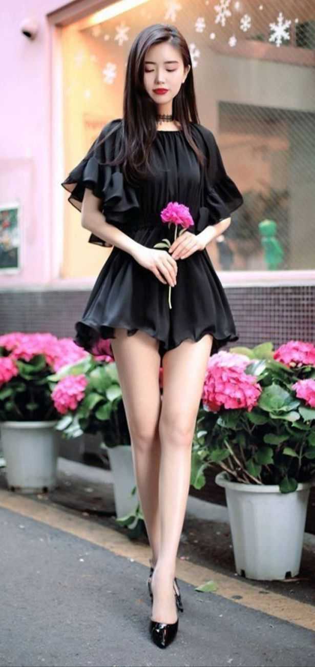 Кореянки в коротких платьях