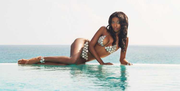 Адриана махогани чернокожая модель