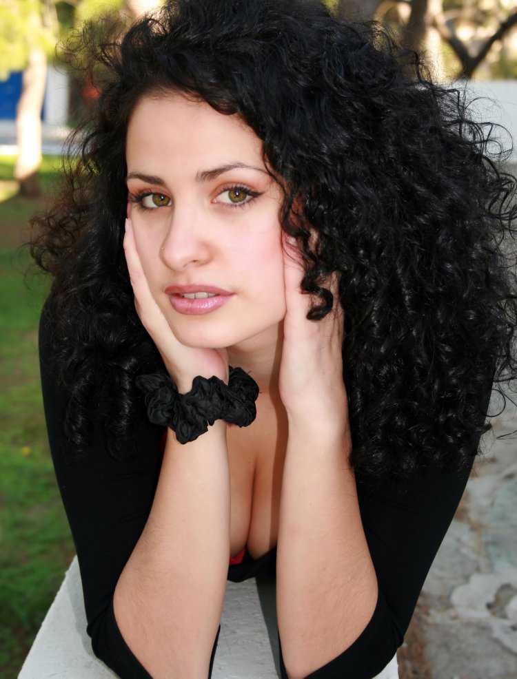 Еврейка кудрявая