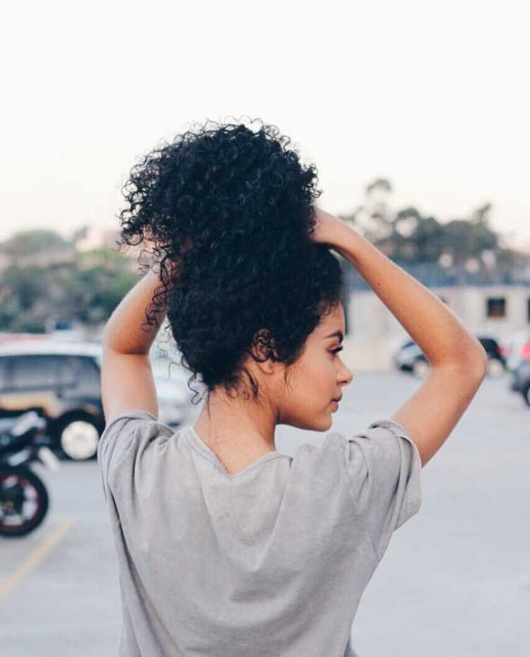 Кудрявые брюнетки с короткими волосами