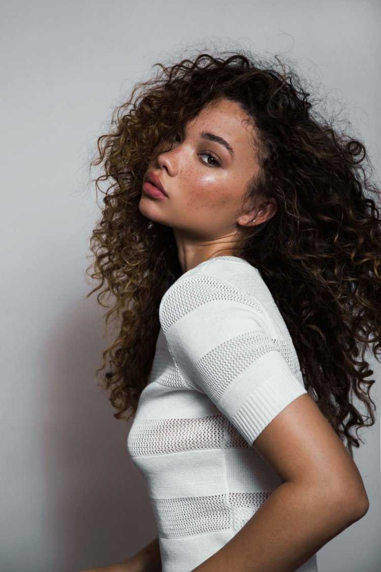 Клара кучерявая