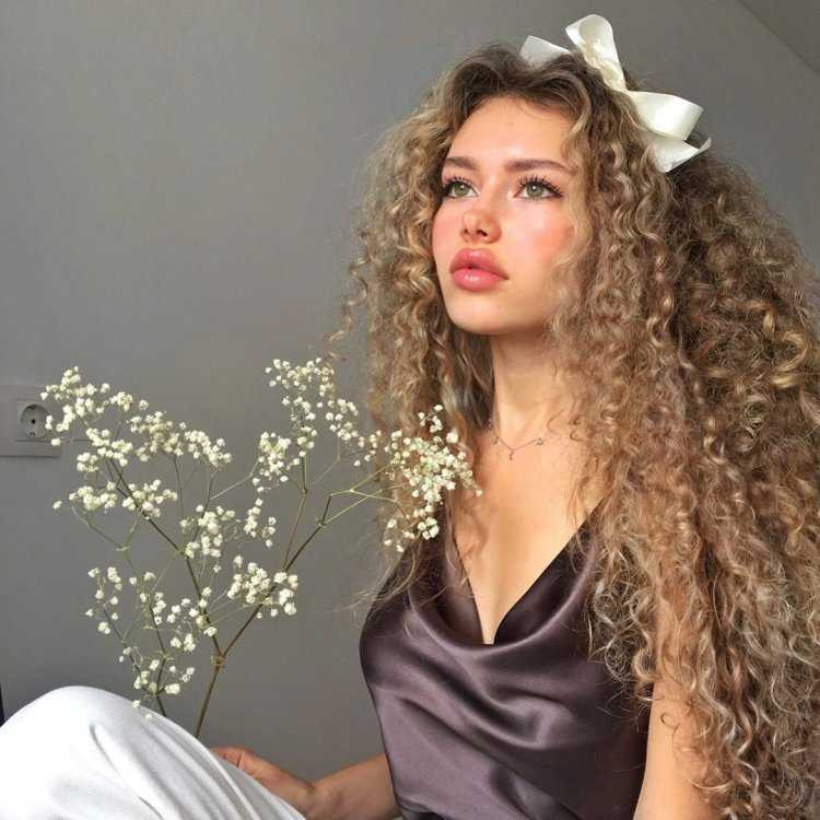 Натали Литвинова с кудрями