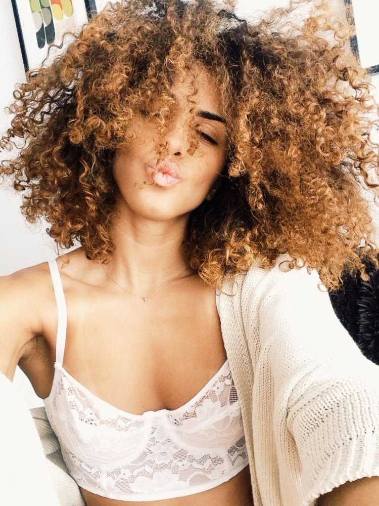 Кьяра Шелси кудрявая