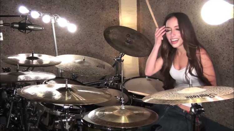 Барабанщица MEYTAL Cohen