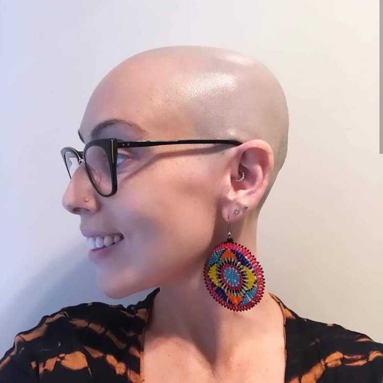 Наголо обритая по варганской моде