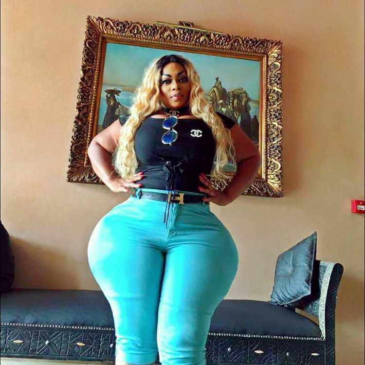 Райан Коннер джинсах