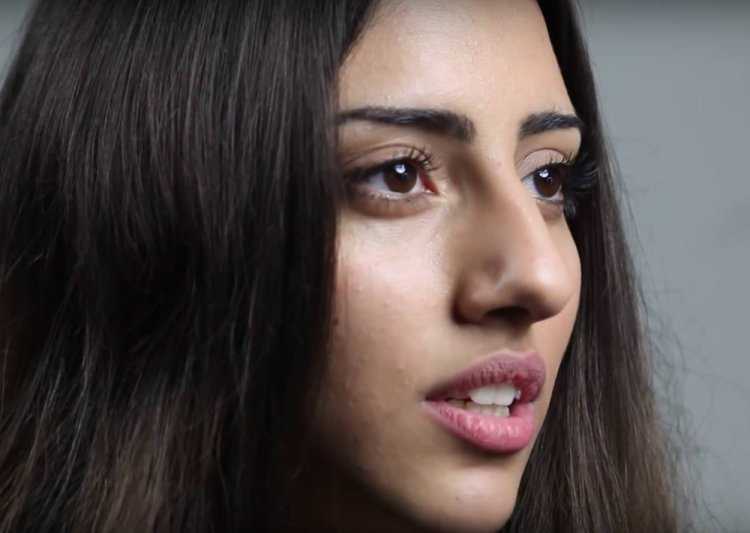 Армянский нос у девушки