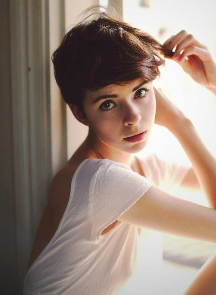 Альба Галоча короткая стрижка