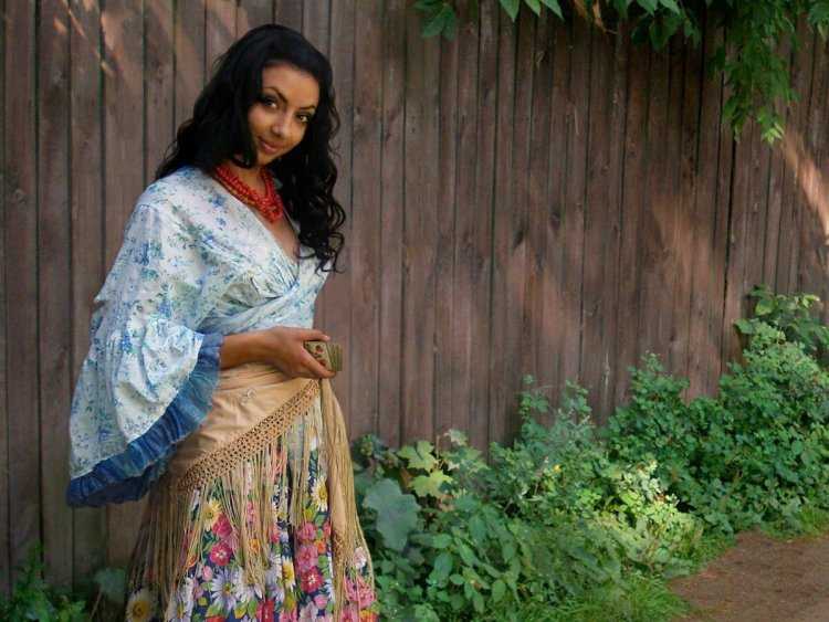 Цыганка Ляля Баурова