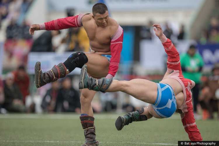 Клара Линдблом в леггинсах