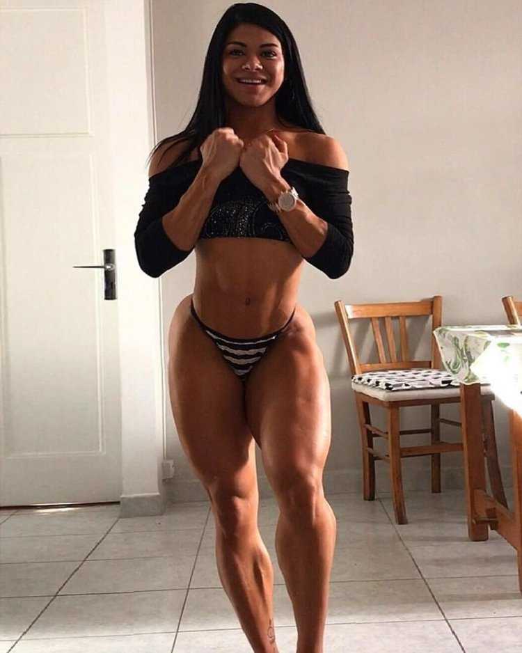 Джулиана Малакарне женщина бодибилдер