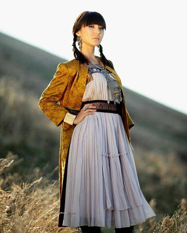 Современная Киргизская одежда