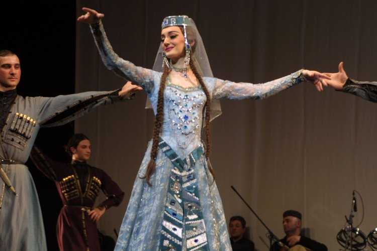 Чоха Грузинская Национальная одежда женская