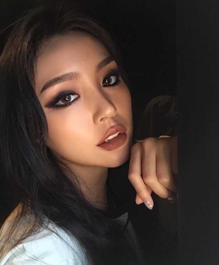 Диана Коркунова макияж