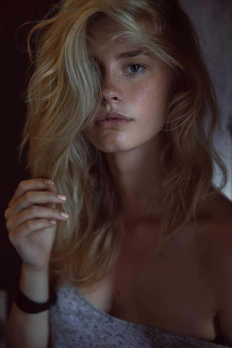 Женщины в дирндль на Октоберфест