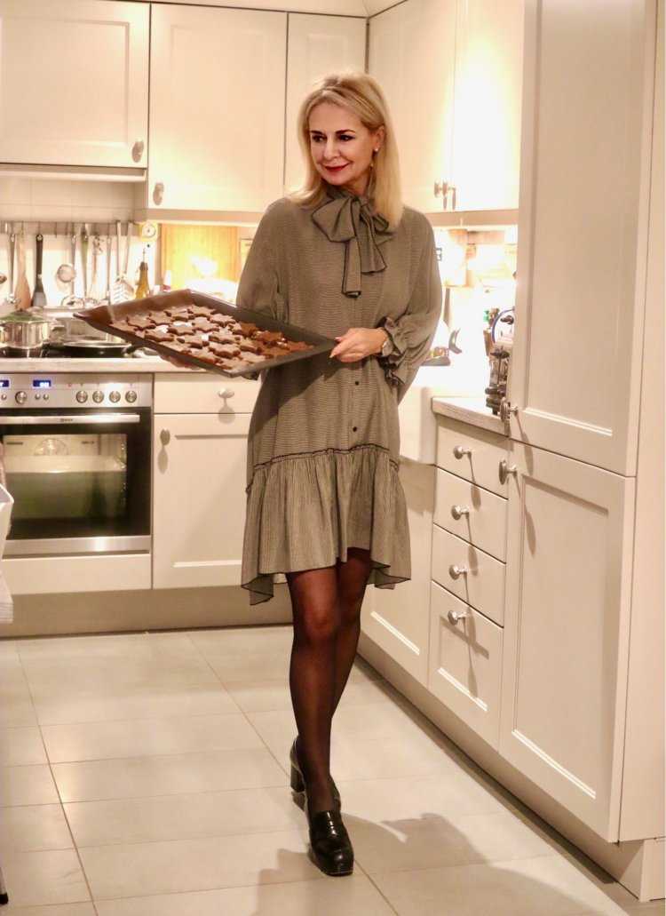 Английские милфы в нейлоне