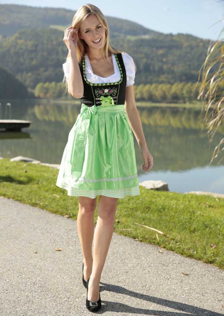 Немки в дирндль на Октоберфест