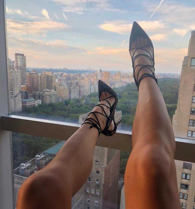 Селфи ноги в туфлях