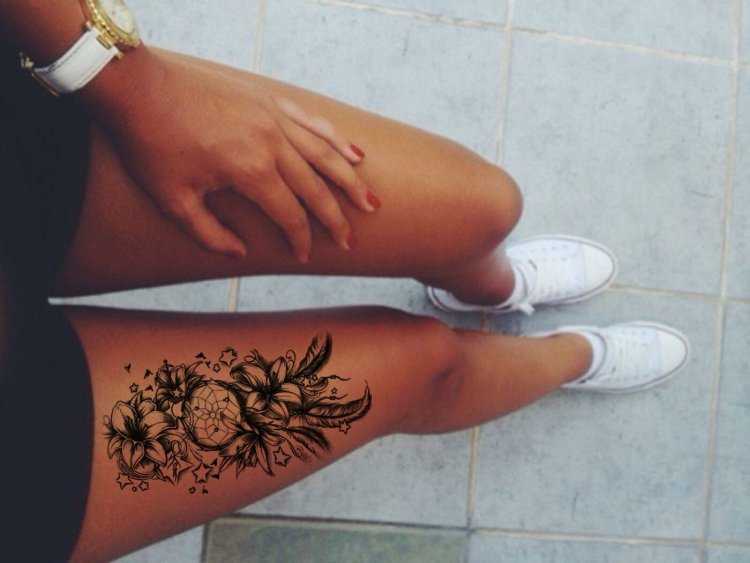 Женские ножки в больнице