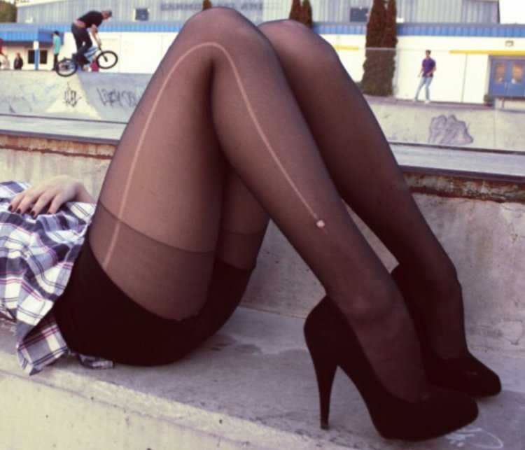 Ноги девушек в капронках