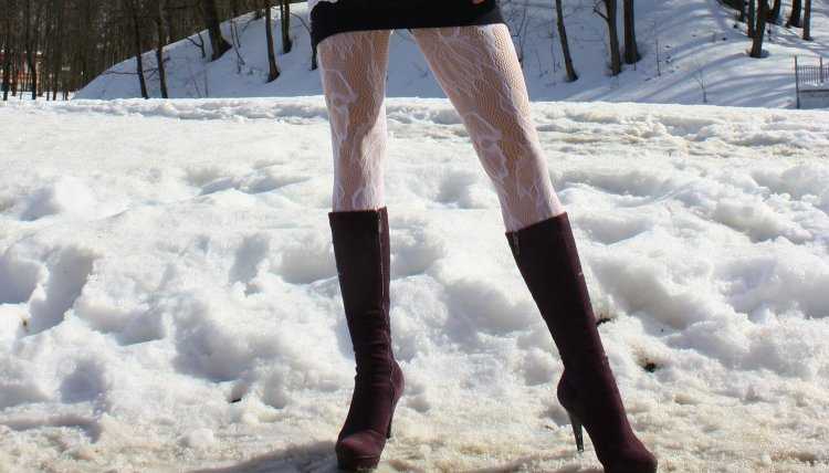 В чулках зимой