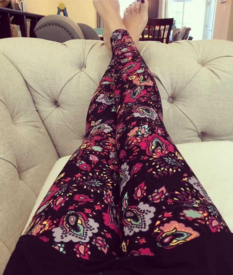 Ножки женские в пижаме