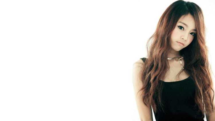 Азиатка с красивыми волосами