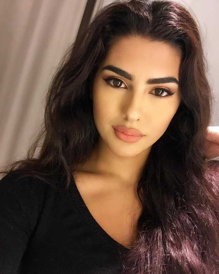 Gita Hadizadeh модель