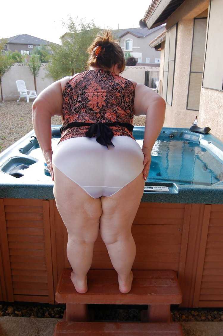 Огромные бедра