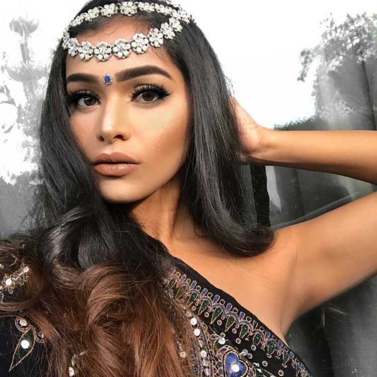 Смуглая индианка