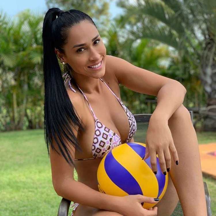 Жаклин Карвальо