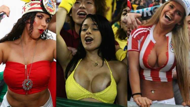 Горячие футбольные болельщицы обнажают грудь