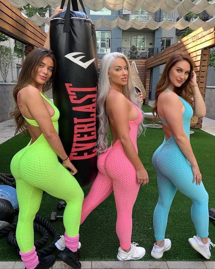 Лана Роудс попа