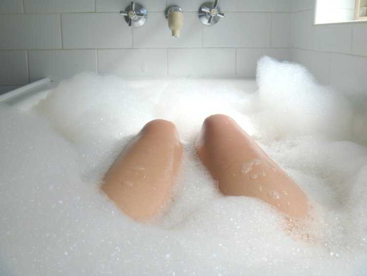 Ноги в ванной Эстетика