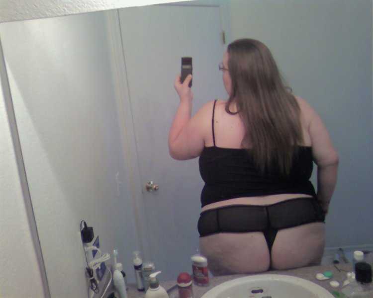 Жирная тетка в зеркале