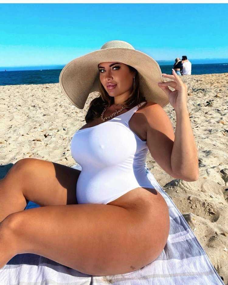 Огромные сиски и большая жопа22