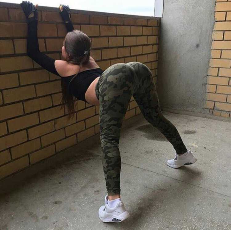 Большие упругие ягодицы