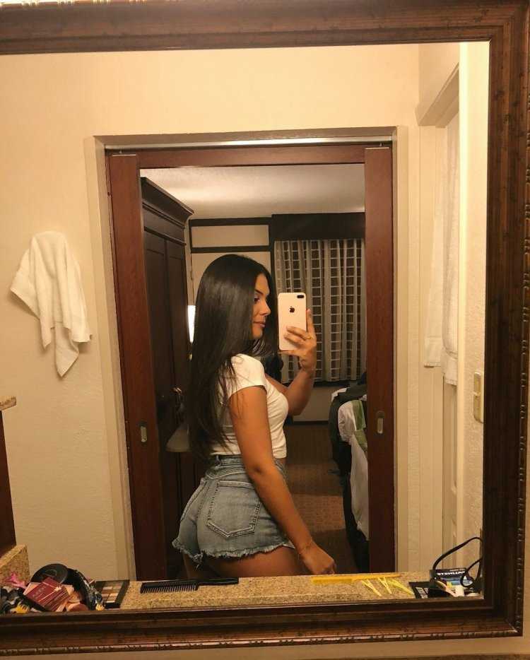 Девушка в зеркале