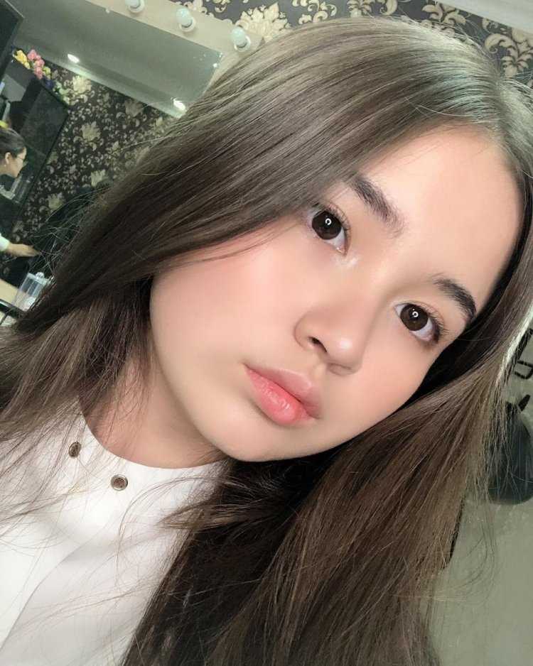 Девушка казашка 15 лет