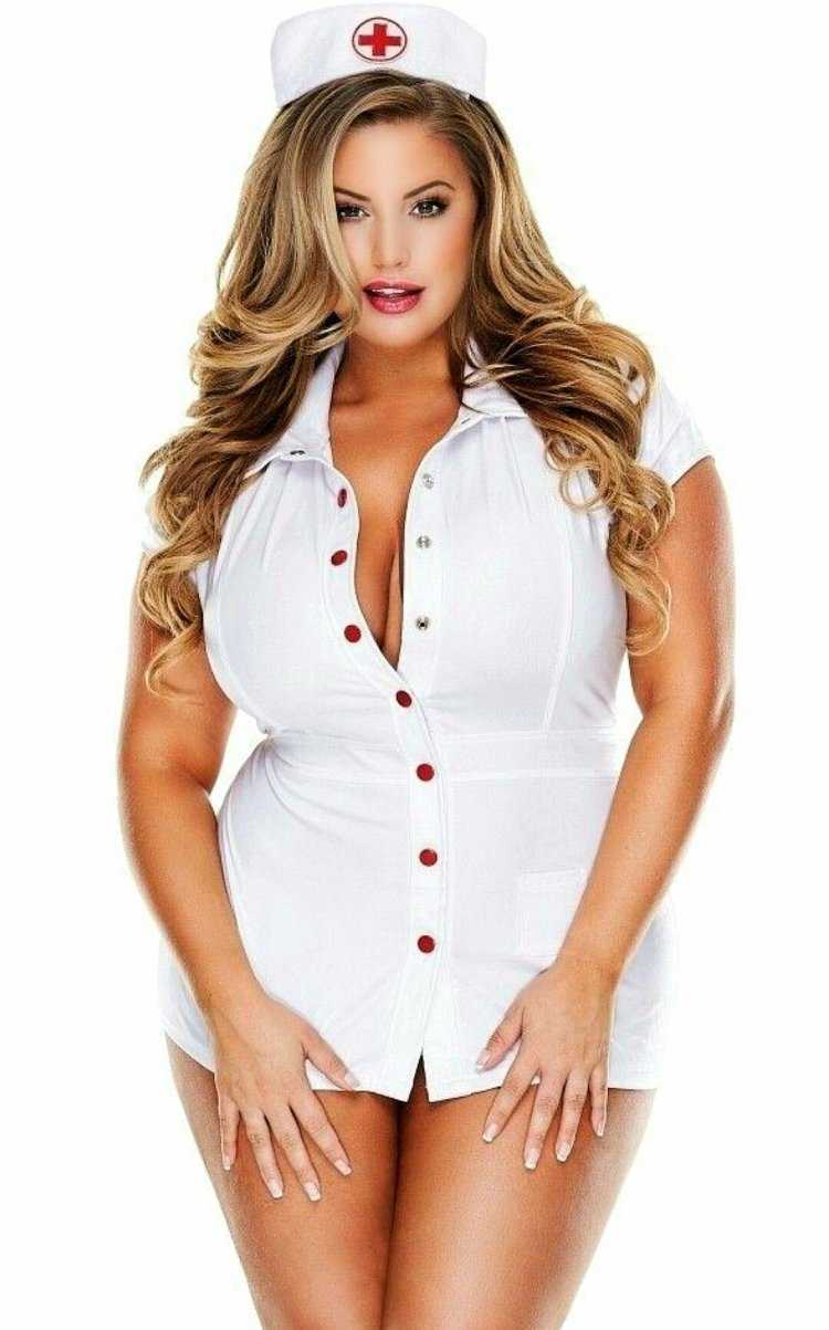 Стюардесса в мини-платье