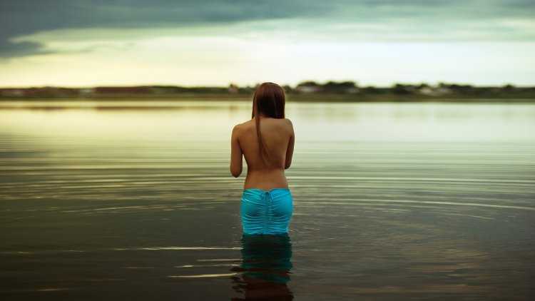 Девушки на озере