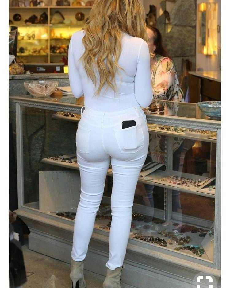 Khloe Kardashian VPL