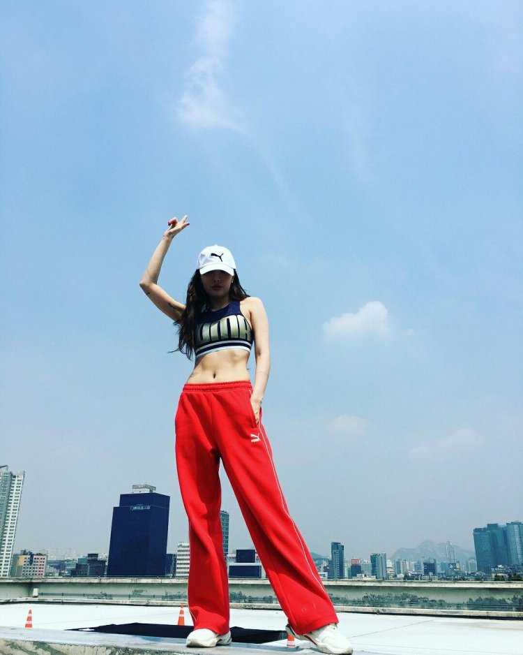 Танцующая кореянка