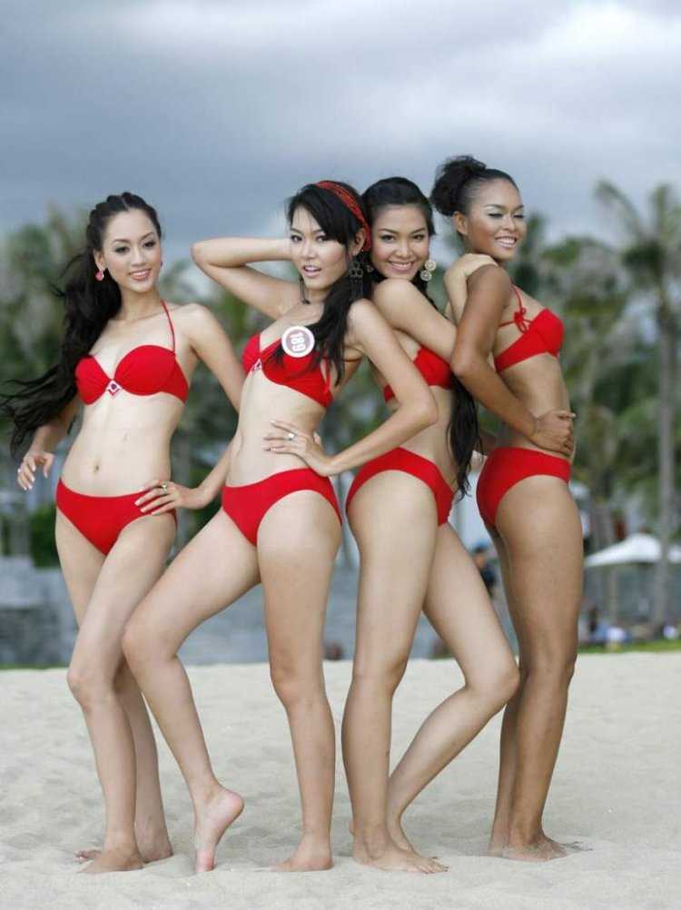 Вьетнамские девушки в купальниках