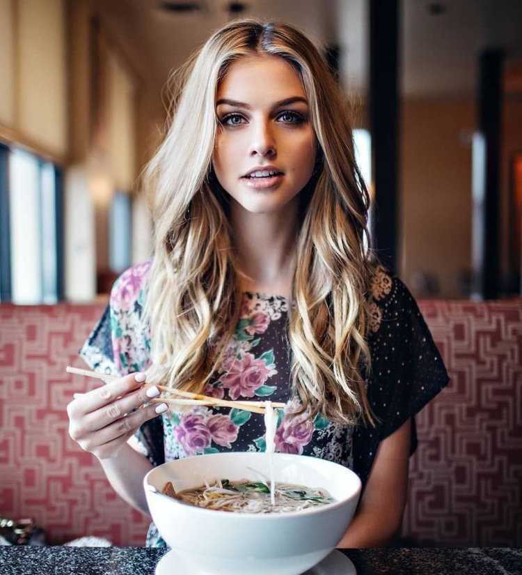 Marina Laswick портрет