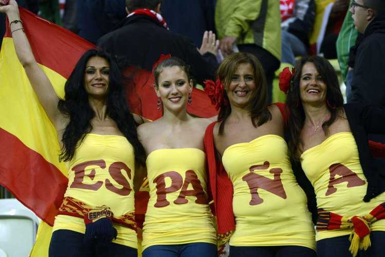 Испанские болельщицы