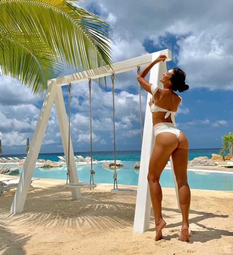 Жопастые в форме