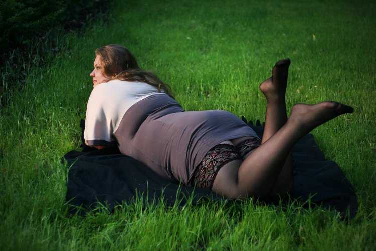 Пышные дамы на природе